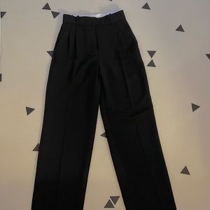 Wilfred ‘Effortless Pant’ in black